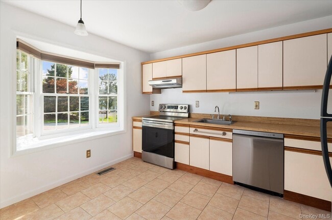Photo - 46 Winterberry Cir