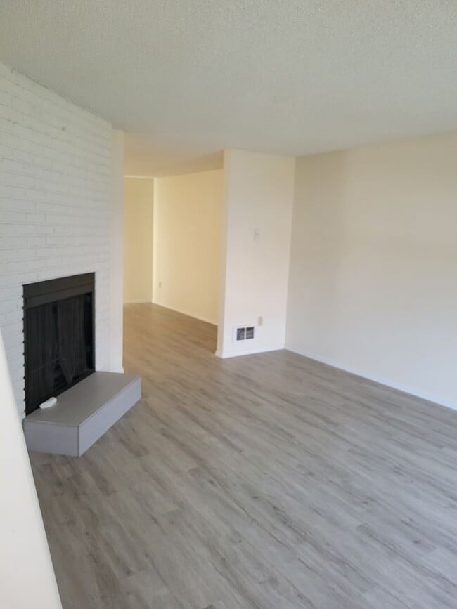 Photo - 5208 Seahurst Ave Unit B
