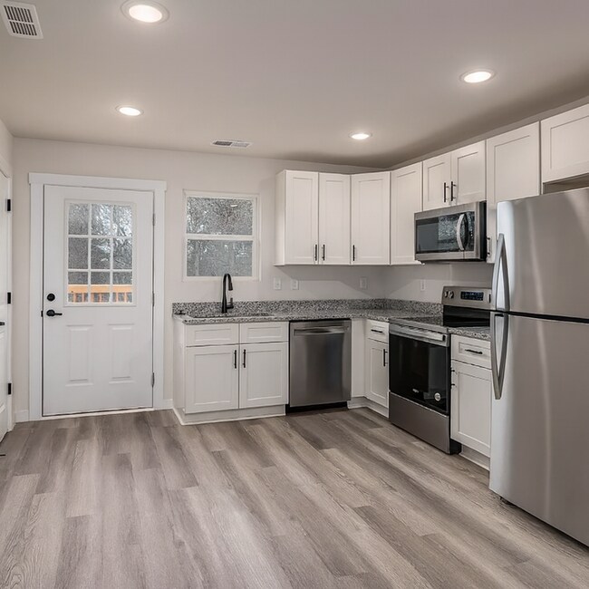 Photo - 3BR Townhome in Hickory – $1000 OFF of fir...