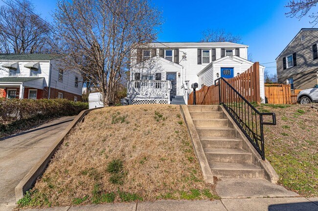 Photo - Charming Home, Walk to Metro!