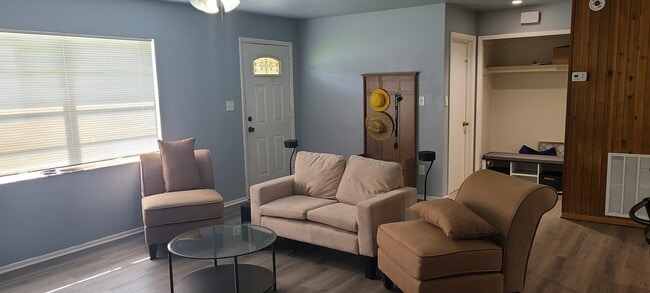 Photo - 5312 Poinsetta Ave Unit 2