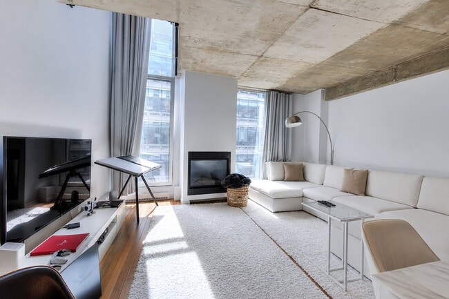 Building Photo - 445 Av. Viger O Unit 907