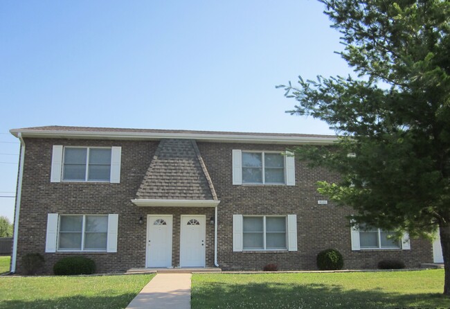 Photo - 4609 W Millbrook Dr Townhome