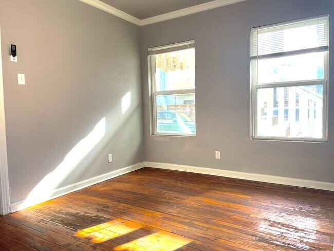 Photo - North Campus 1x1