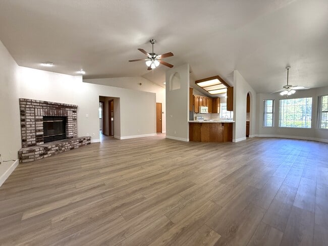Photo - 1609 W 8th Ave