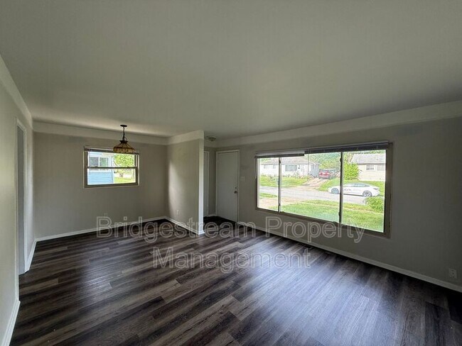 Photo - 408 Towanda Cir