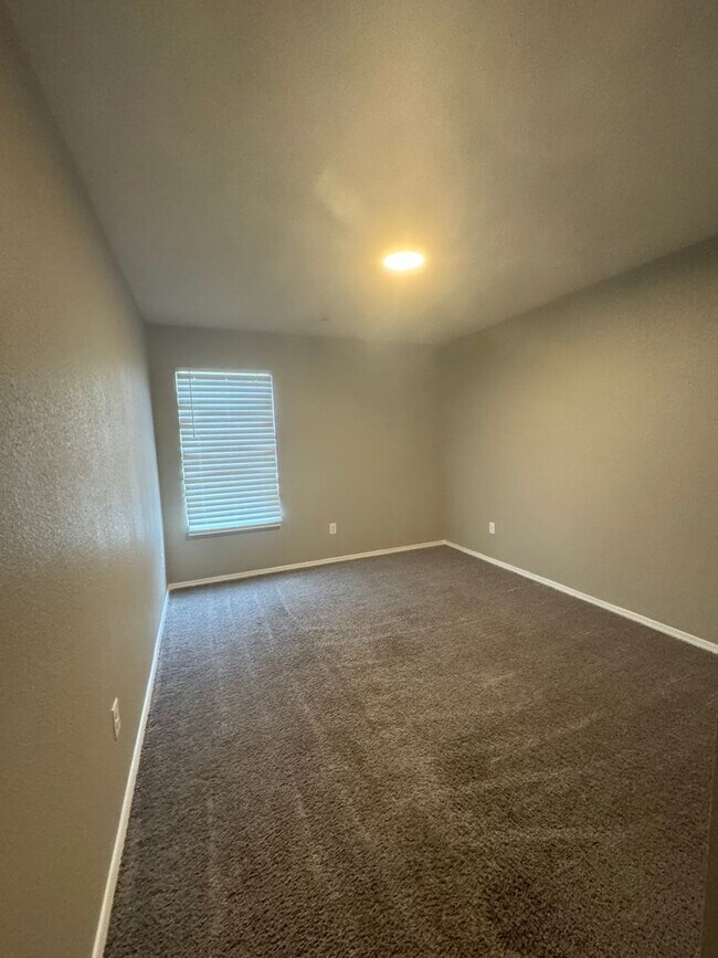 Photo - 3 Bed / 2 Bath Available Now!