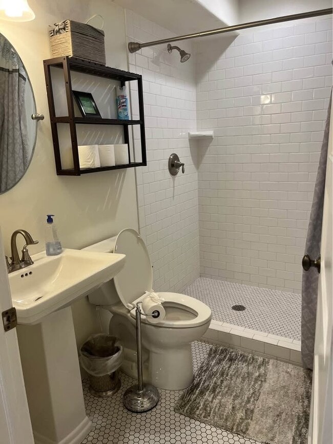 Photo - 553 E 3rd Ave