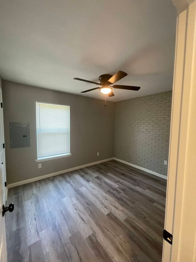 Photo - 523 E Main St