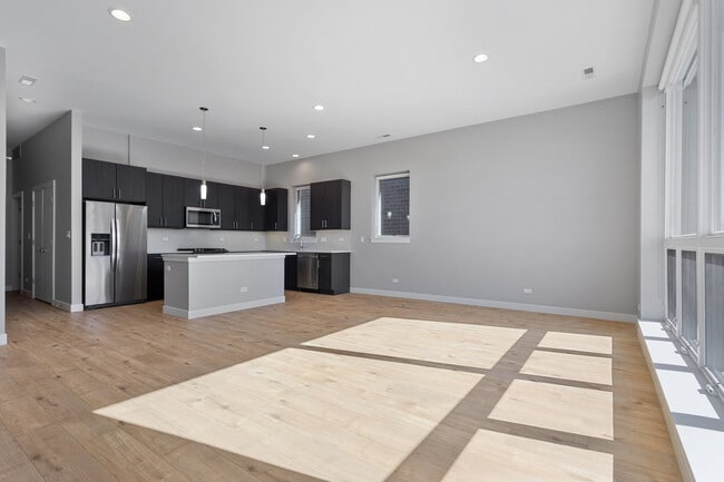 Photo - 2518 W Addison St Unit 2W