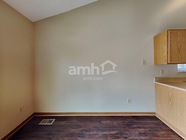 Photo - 1083 Insco Loop