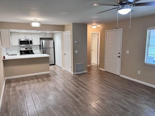 Photo - 162 Windtree Ln Unit 204