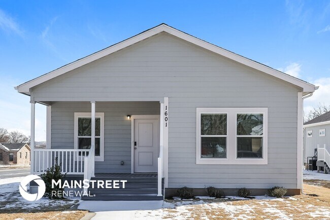 Building Photo - 1601 Daniel St