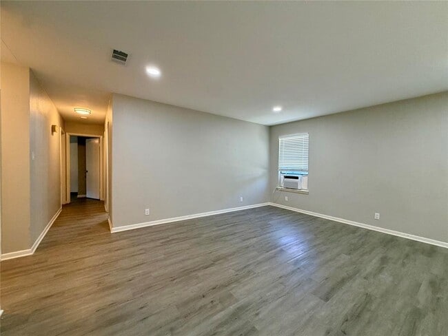 Photo - 1403 Long Branch Dr