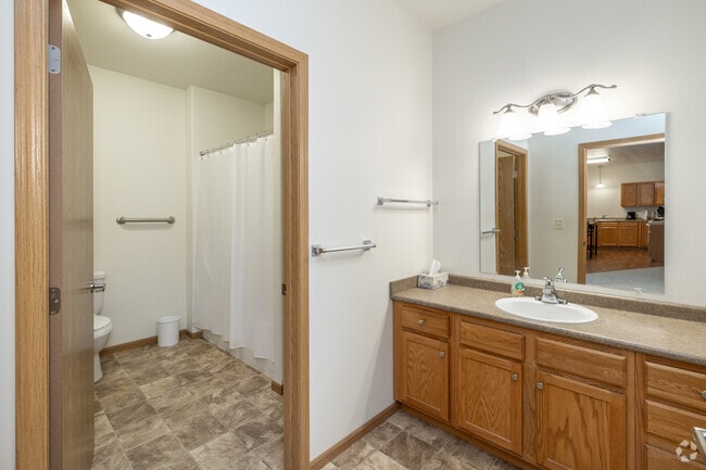 2BR, 1BA - 1,200SF - Bathroom - The Estates at Moorhead - All Inclusive 55+