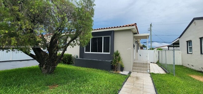 Building Photo - 3520 NW 20th St Rental