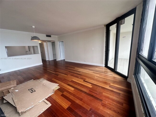 Photo - 1 br, 1.5 bath Condo - 520 Brickell Key Dr... Unit Apt A811