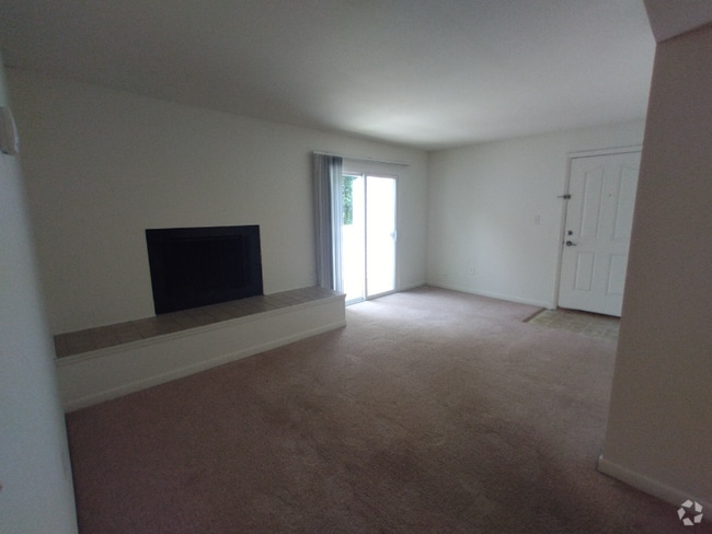 Building Photo - 600 Reusens Rd Rental