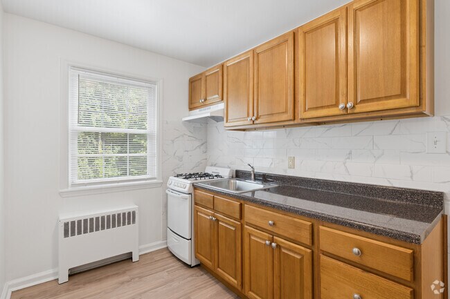1BR, 1BA - 650SF - Kitchen