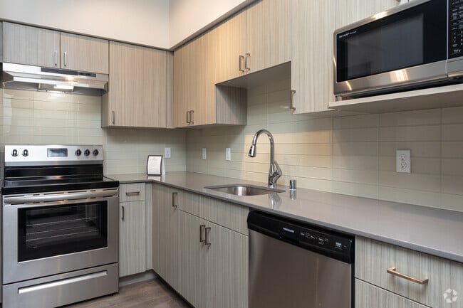 2BR, 2BA - 987SF - Green Hill Apartments