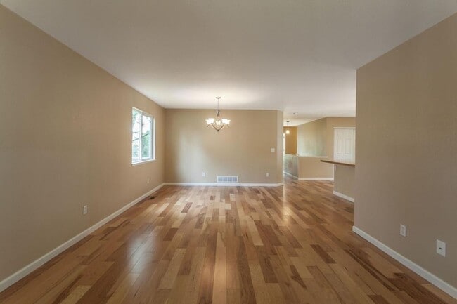 Photo - 2362 Calcite St