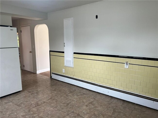 Photo - 108 Airport Rd