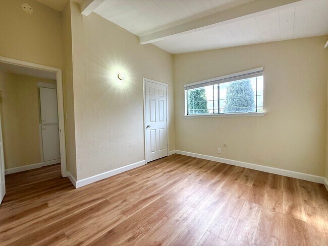 Photo - 177 Gramercy Pl Unidad 6