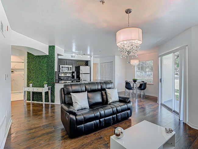 Building Photo - 7220 Westpointe Blvd Unit 1412 Rental