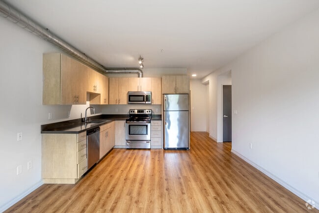 1BR, 1BA - 636SF - Living Room