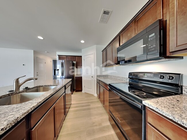 Photo - 27 Spinaker Ct
