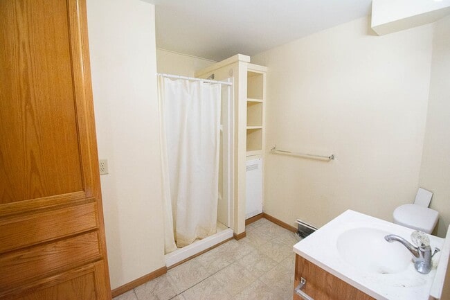 Photo - 127 Elizabeth Ave Unit #4