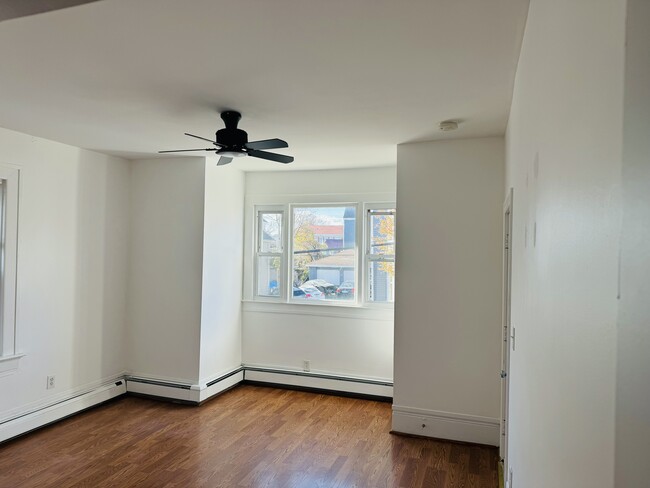 Living room - 105 Bowdoin St Apartments Unit 2