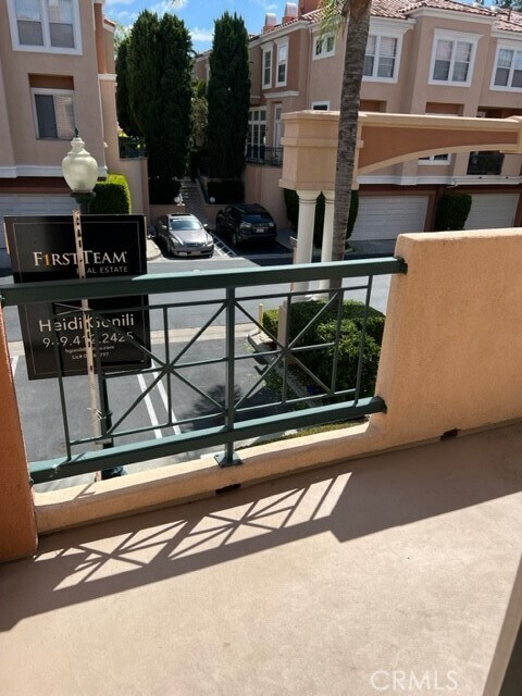 Photo - 2 Mozzoni Aisle