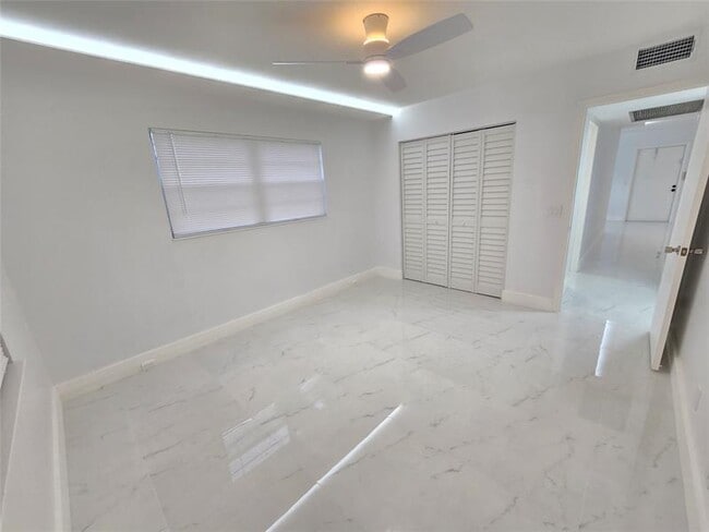 Photo - 350 Brighton I