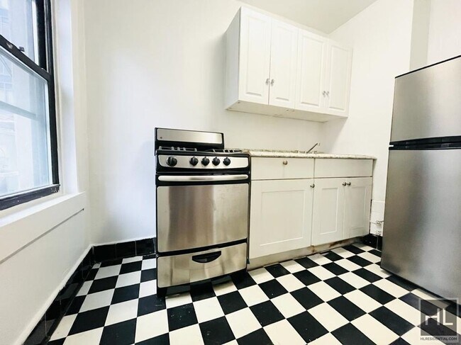 Photo - SECOND AVENUE Unit 3R