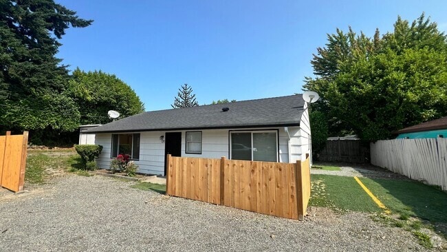 Building Photo - Newly Remodeled and Spacious 3 bedroom 1 b... Rental