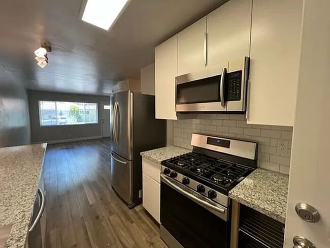 Photo - 410 W 9th St