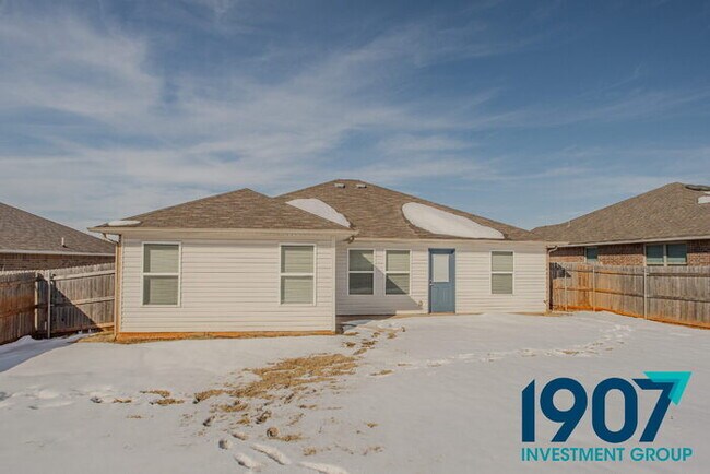 Photo - Contemporary 3-Bedroom Home in Yukon – Modern Finishes & Open Layout!