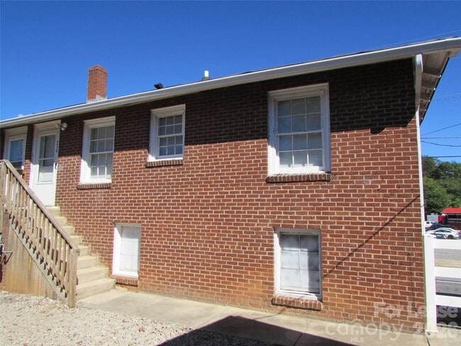 Building Photo - 214 Salisbury Rd Unit B
