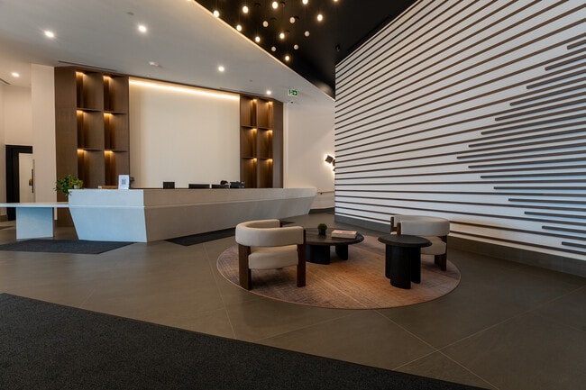 Photo - 1037 The Queensway Unité 909