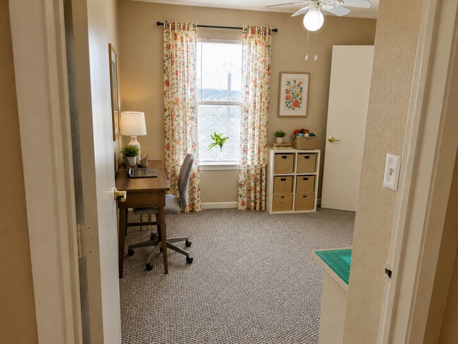 Second bedroom used as a office / craft room.