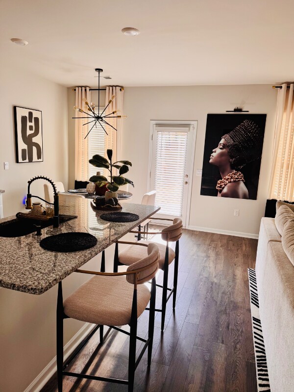 Photo - 856 Feldspar Mnr