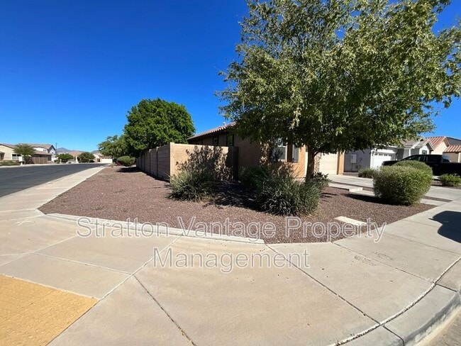 Photo - 3432 E Russell St