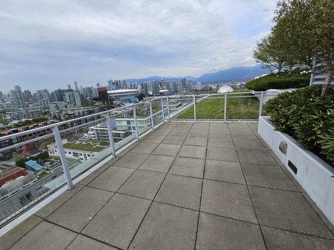 Photo - 1708 Ontario St Unit PH2