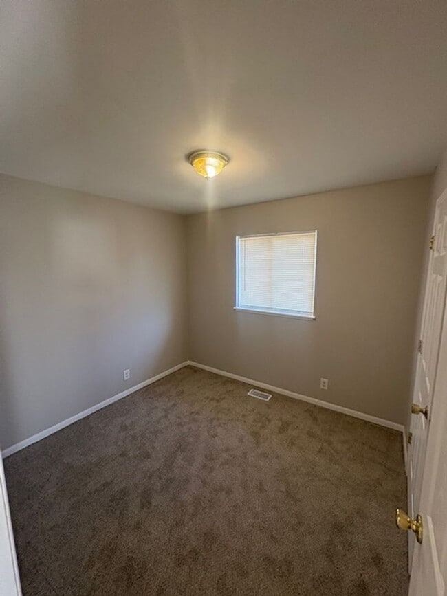 Photo - House for Rent with detached garage 3 BR/ 1 BA