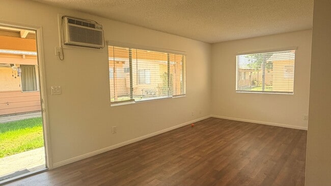 Photo - 974 Merritt Dr Unit 10
