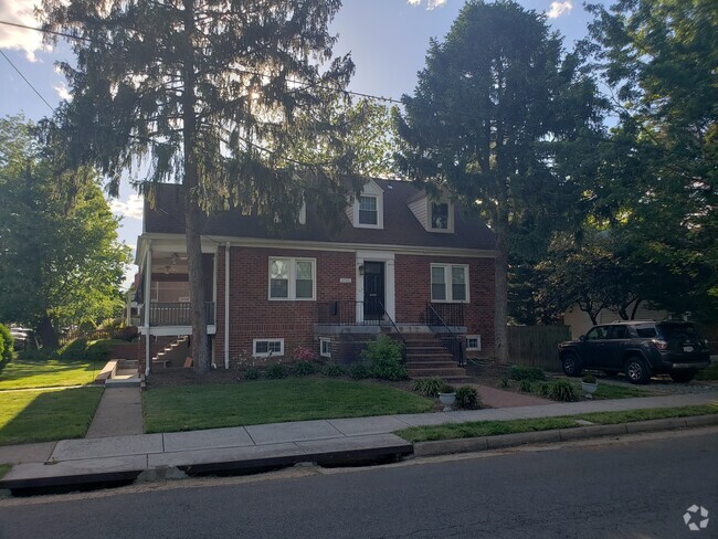 Building Photo - 1700 Dewitt Ave Unit 1 Rental