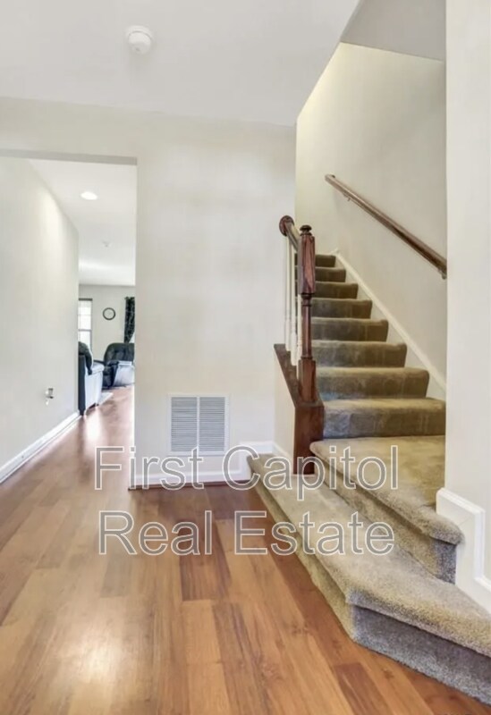 Photo - 923 Stonehaven Way