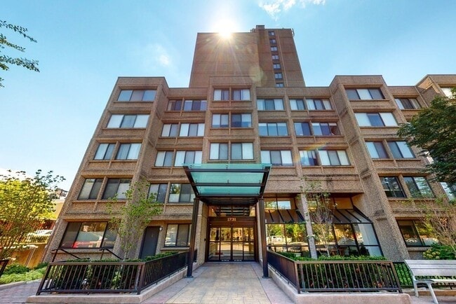 Photo - 1731 Beacon St Unidad 513 Rental