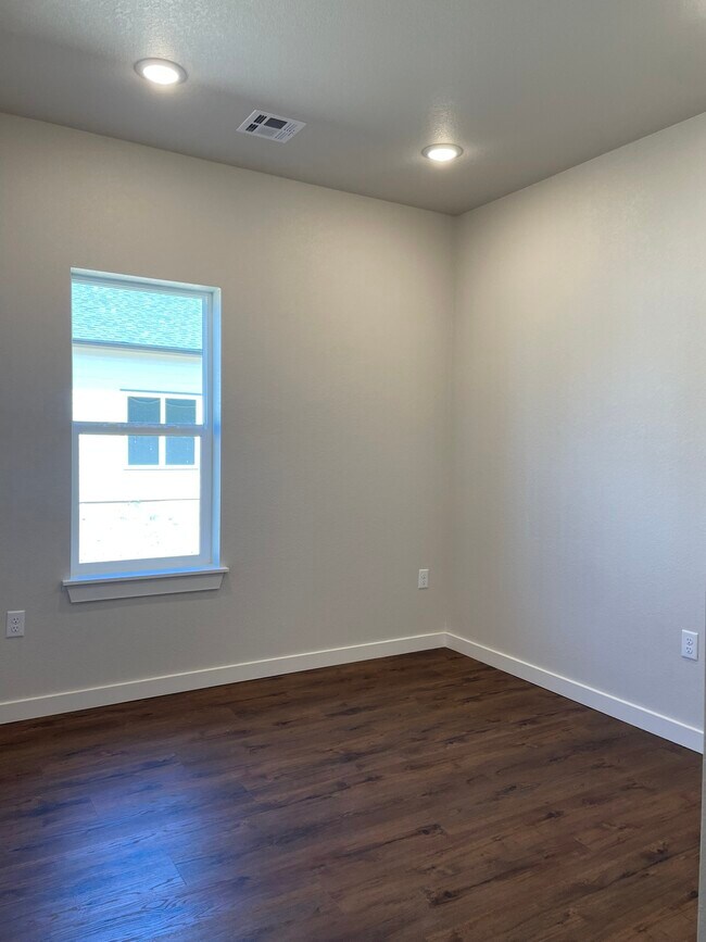 Photo - 428 Smokey Ave